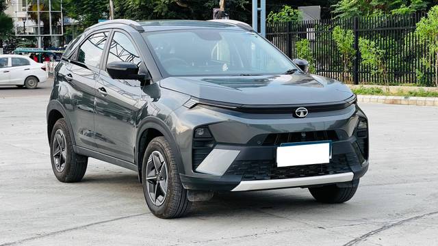 https://images10.gaadi.com/usedcar_image/4636225/original/processed_6a690827-10d6-4134-8fd7-60cb2bdbcda4.jpg?imwidth=6400