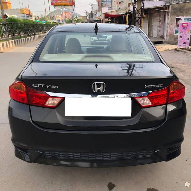 https://images10.gaadi.com/usedcar_image/4636245/original/processed_e2118f419ec7f31518d7e1a7b2c61e05.jpg?imwidth=6401