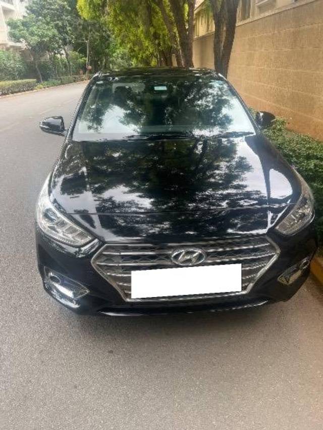 https://images10.gaadi.com/usedcar_image/4636256/original/processed_dfb52498-46d8-4a68-b88c-d81f1fa48eb2.jpg?imwidth=6400