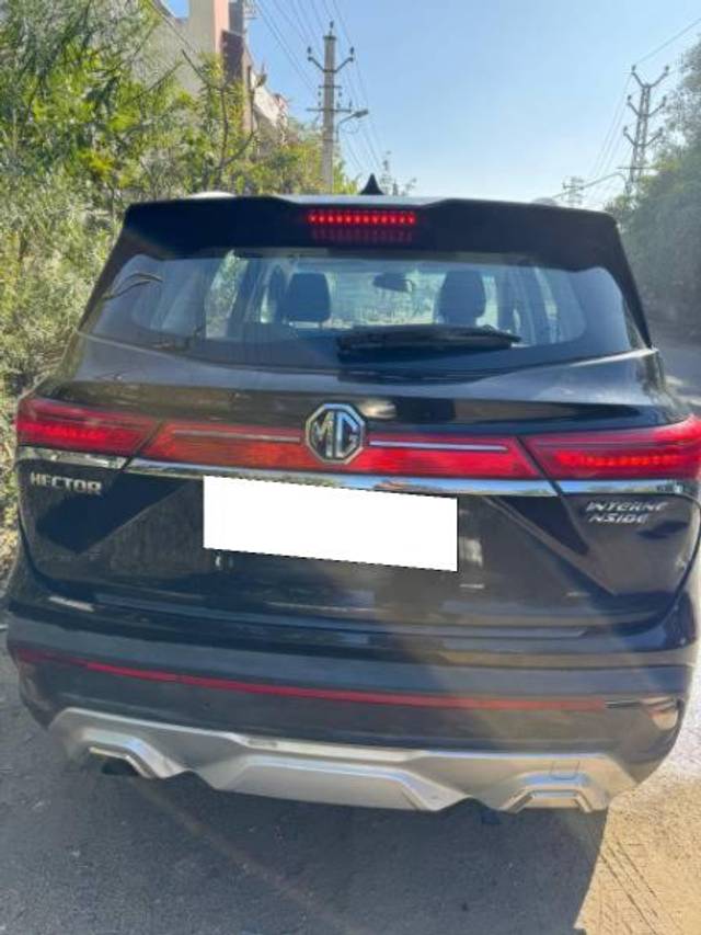 https://images10.gaadi.com/usedcar_image/4636271/original/processed_92786aa6-0080-4a6a-a517-6532d9389fc7.jpeg?imwidth=6401