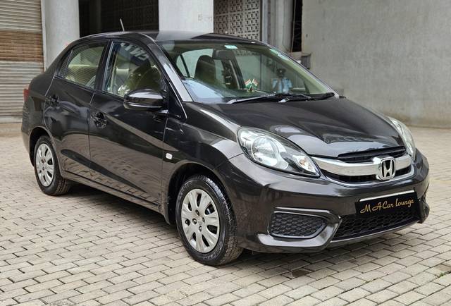 https://images10.gaadi.com/usedcar_image/4636275/original/processed_251961fd67896226e986e5e554cb949f.jpg?imwidth=6400
