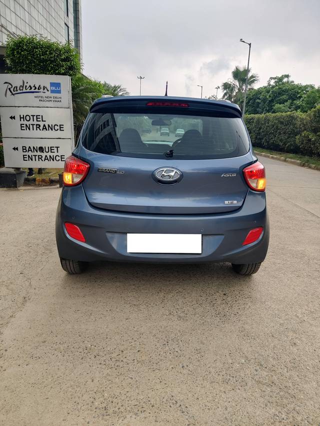 https://images10.gaadi.com/usedcar_image/4636280/original/processed_22d200439a42cbd44c318a0f2ccdf666.jpg?imwidth=6402