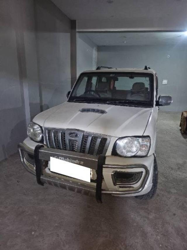 https://images10.gaadi.com/usedcar_image/4636320/original/processed_0027b070-d377-44dd-a188-d17cde8fddbd.jpg?imwidth=6400