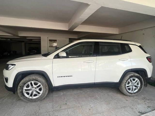 https://images10.gaadi.com/usedcar_image/4636323/original/processed_ffe72752-2e5d-4596-b52e-df7c79e7a1f4.jpg?imwidth=6401