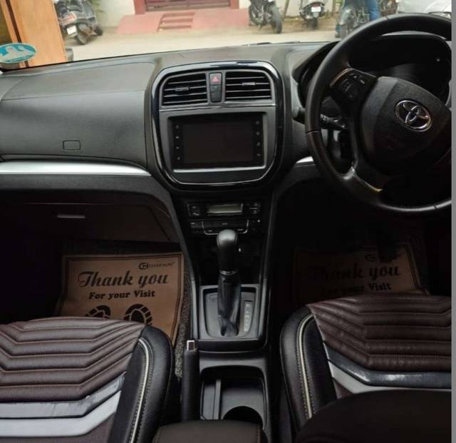 https://images10.gaadi.com/usedcar_image/4636350/original/33f7542ffe01aaa4bb03bc889849a4e1.jpg?imwidth=6402