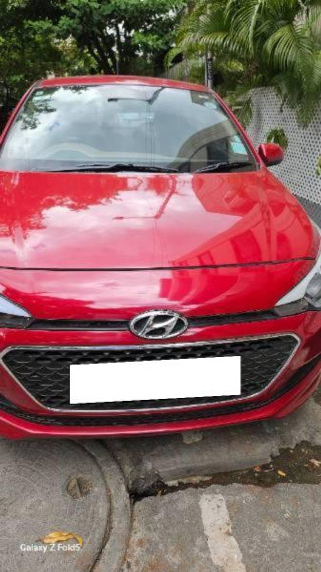 https://images10.gaadi.com/usedcar_image/4636358/original/processed_0a05049a-65ba-411a-ae40-b21cea70a114.jpg?imwidth=6400