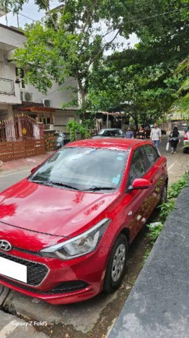 https://images10.gaadi.com/usedcar_image/4636358/original/processed_2b4a9c21-c29d-4301-8d85-aae5886d91f5.jpg?imwidth=6401