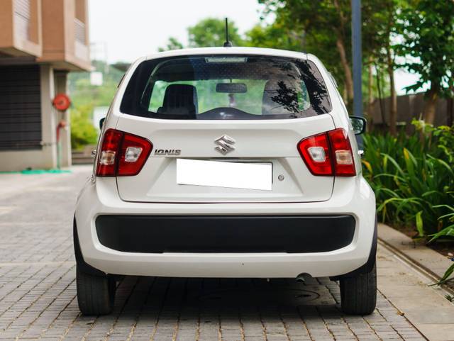 https://images10.gaadi.com/usedcar_image/4636364/original/processed_c4cce4a0982177a0716ea7b7fc6d3666.jpg?imwidth=6402