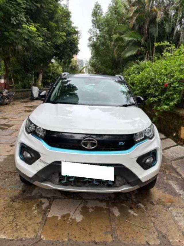 https://images10.gaadi.com/usedcar_image/4636379/original/processed_f7513b9a-6296-4f79-b4a8-048a9560d967.jpeg?imwidth=6400