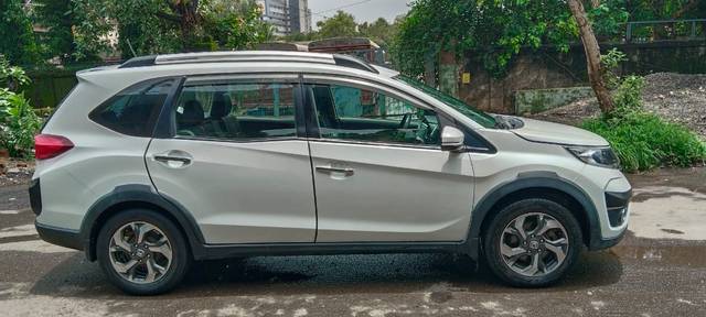 https://images10.gaadi.com/usedcar_image/4636381/original/be469882bb5d94f7ca16eb273e4c8262.jpg?imwidth=6401