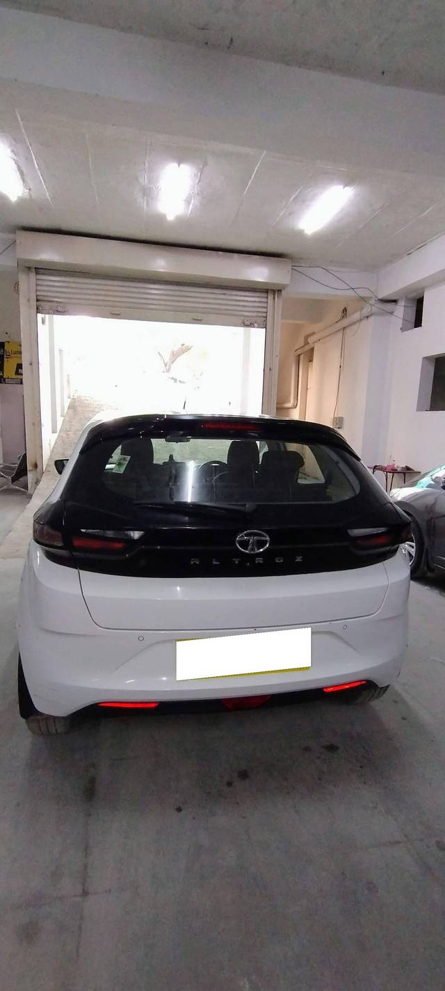 https://images10.gaadi.com/usedcar_image/4636393/original/processed_ce24d353dd51c8b6b82142a1bd61b0a1.jpg?imwidth=6402