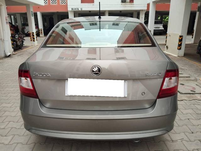 https://images10.gaadi.com/usedcar_image/4636400/original/processed_c9085d6d1386c629ca482023acb4f7a4.jpg?imwidth=6402