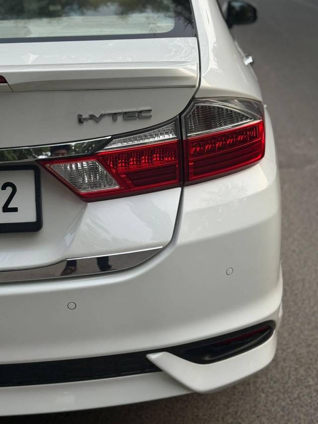 https://images10.gaadi.com/usedcar_image/4636408/original/processed_b52538639a18fafcf658eb2b86bdef66.jpg?imwidth=6401