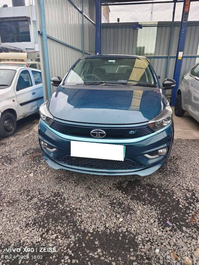 https://images10.gaadi.com/usedcar_image/4636411/original/processed_d167a3fcf3f5aa78fe624c819e3da569.jpeg?imwidth=6400