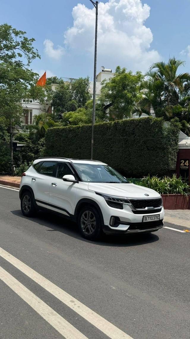 https://images10.gaadi.com/usedcar_image/4636425/original/processed_efceddfe-97b2-4239-9309-ed64712d4a27.jpg?imwidth=6402