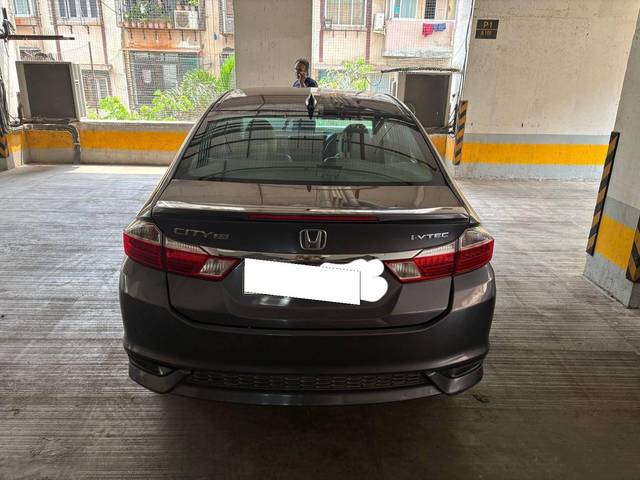 https://images10.gaadi.com/usedcar_image/4636521/original/processed_bc33a4fb52f1c6e905929373955bae14.jpeg?imwidth=6401