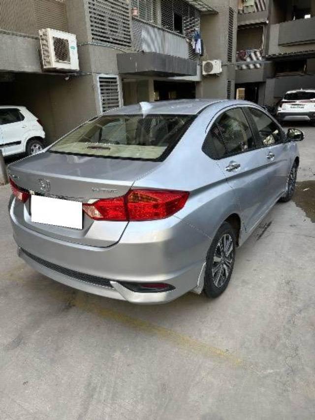 https://images10.gaadi.com/usedcar_image/4636527/original/processed_4d74956e-9775-4d6f-a106-ce5c0a01baef.jpeg?imwidth=6401
