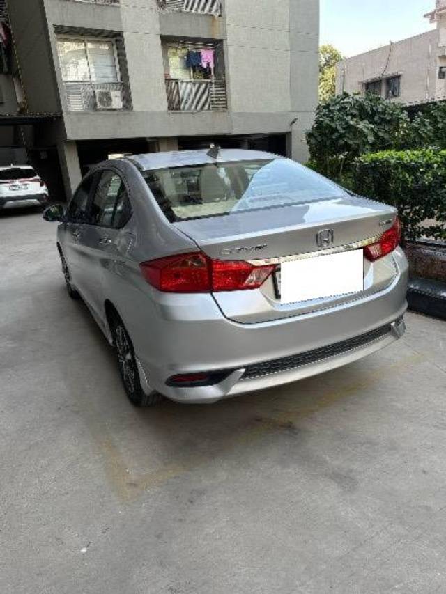 https://images10.gaadi.com/usedcar_image/4636527/original/processed_f6f8a9b0-4825-42f2-a928-a3ffade8dbec.jpeg?imwidth=6402