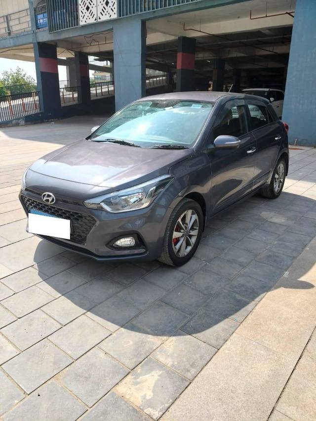 https://images10.gaadi.com/usedcar_image/4636529/original/processed_b81f34a852b59a3366628f738b3768a4.jpg?imwidth=6400