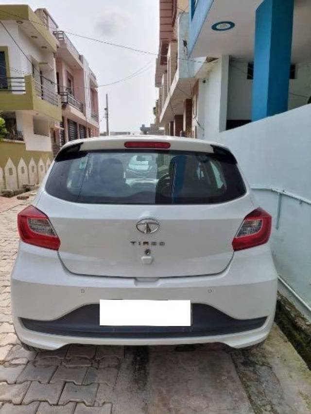 https://images10.gaadi.com/usedcar_image/4636563/original/processed_97d7b403-c65f-4cdc-a7cc-7a2ec705511d.jpeg?imwidth=6401