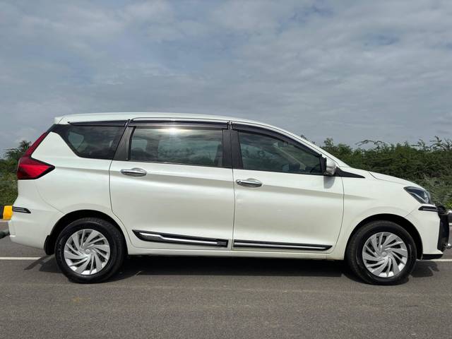 https://images10.gaadi.com/usedcar_image/4636639/original/processed_0d8bb3bd30506a2530d2b17cc8e6c474.jpg?imwidth=6401