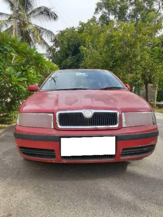 https://images10.gaadi.com/usedcar_image/4636668/original/processed_a53f9087-0de9-4d05-9219-2d297fa8825d.jpg?imwidth=6400