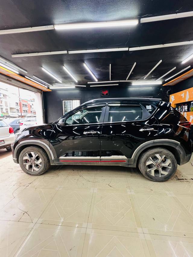 https://images10.gaadi.com/usedcar_image/4636678/original/processed_73d692d79e807004379e026bbe532dbd.jpeg?imwidth=6402