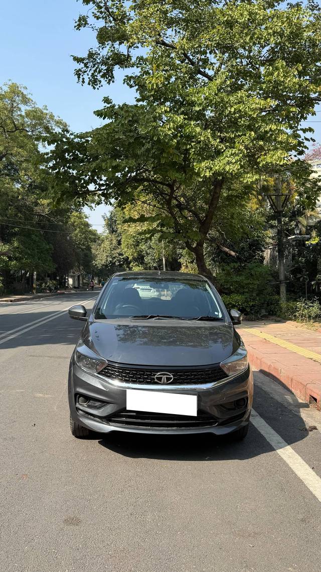 https://images10.gaadi.com/usedcar_image/4636696/original/processed_f4cada48-a800-4b8c-9b71-0d0722c06519.jpg?imwidth=6400
