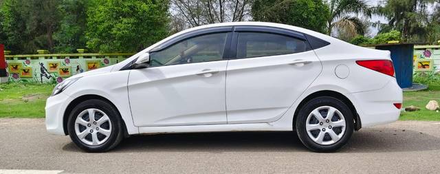 https://images10.gaadi.com/usedcar_image/4636702/original/b47909f616bb91a564244390957f3b04.jpg?imwidth=6402