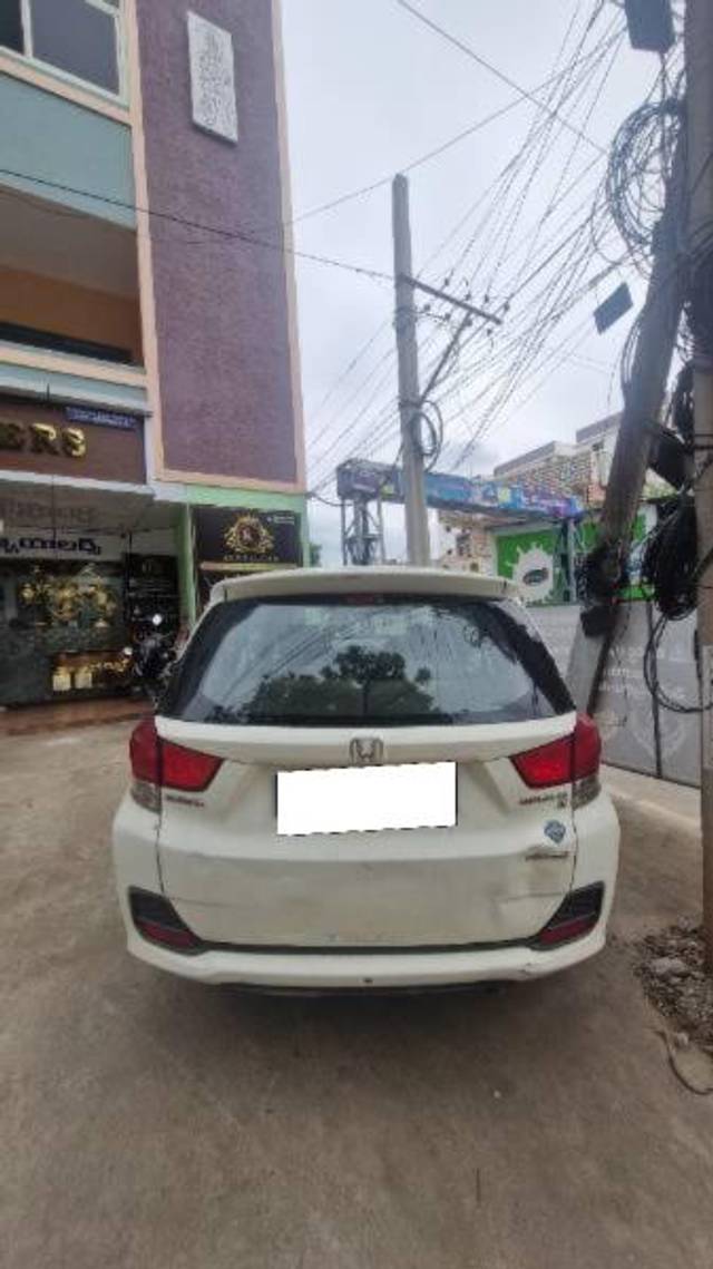 https://images10.gaadi.com/usedcar_image/4636712/original/processed_7715ce69-afcb-420a-a7b2-3ca6747425c1.jpg?imwidth=6401