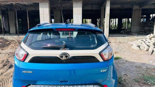 https://images10.gaadi.com/usedcar_image/4636719/original/processed_processed_44a30ef0-2004-4cb6-936a-c8bcc9642d02.jpg?imwidth=6402