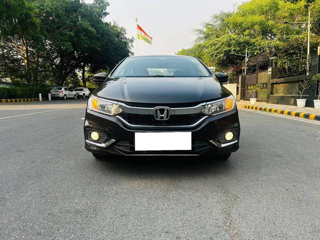 https://images10.gaadi.com/usedcar_image/4636731/original/processed_cae0f063f0343ad3a56f560c853ceb88.jpg?imwidth=6402