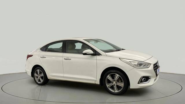 https://images10.gaadi.com/usedcar_image/4636792/original/be8f891223a4edd4a39f2ae54201992a.jpg?imwidth=6400