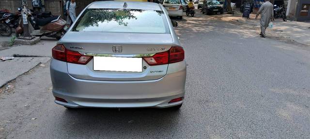 https://images10.gaadi.com/usedcar_image/4636801/original/processed_90190f6f8aa7bf210127f6dbb697194b.jpg?imwidth=6401