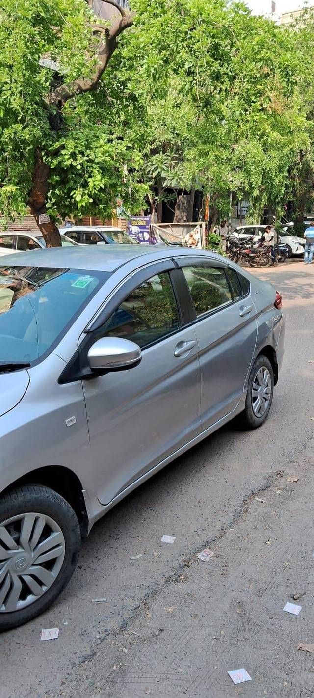 https://images10.gaadi.com/usedcar_image/4636801/original/processed_cefac36bf8e7538d1d6857906766c4ae.jpg?imwidth=6400
