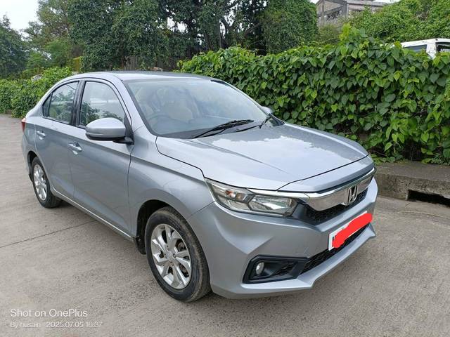 https://images10.gaadi.com/usedcar_image/4636808/original/processed_c32c5304aeffed5540203a9a27b2065b.jpg?imwidth=6402