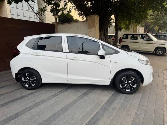 https://images10.gaadi.com/usedcar_image/4636809/original/43da176d-7e34-4ce1-a7ee-0893ce591466.jpg?imwidth=6400