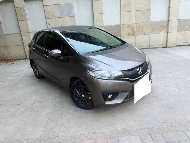 https://images10.gaadi.com/usedcar_image/4636809/original/processed_1073da3ea08f48f882ad95e0311d49a6.jpg?imwidth=6400