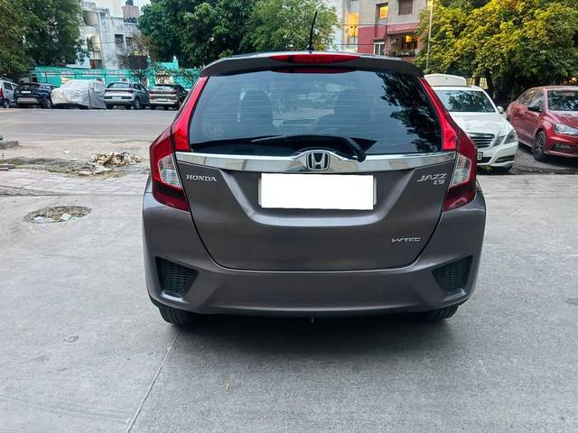 https://images10.gaadi.com/usedcar_image/4636809/original/processed_29ab98b99305c92d8f19cfa61ba8b4f7.jpg?imwidth=6401
