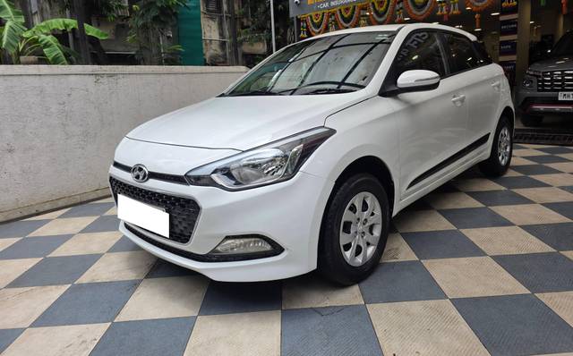 https://images10.gaadi.com/usedcar_image/4636822/original/processed_b8a35acad26ed97177cc966ce55434d6.jpg?imwidth=6400