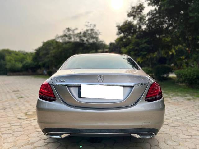 https://images10.gaadi.com/usedcar_image/4636839/original/processed_13276edd234a3af005114f5a7347e570.jpg?imwidth=6402