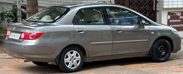 https://images10.gaadi.com/usedcar_image/4636840/original/processed_9897602259752901707da2a2e5dde110.jpg?imwidth=6402