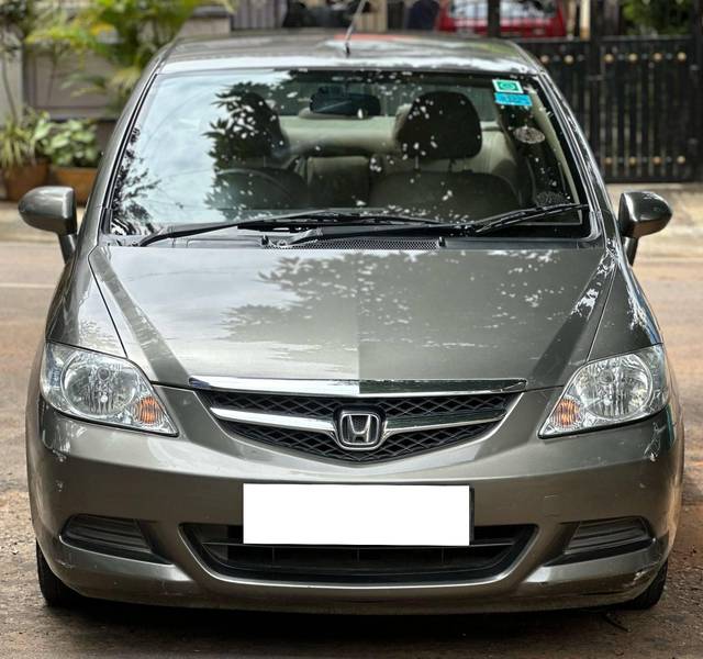 https://images10.gaadi.com/usedcar_image/4636840/original/processed_b185b1439a2a75493913af2b4406d237.jpg?imwidth=6402