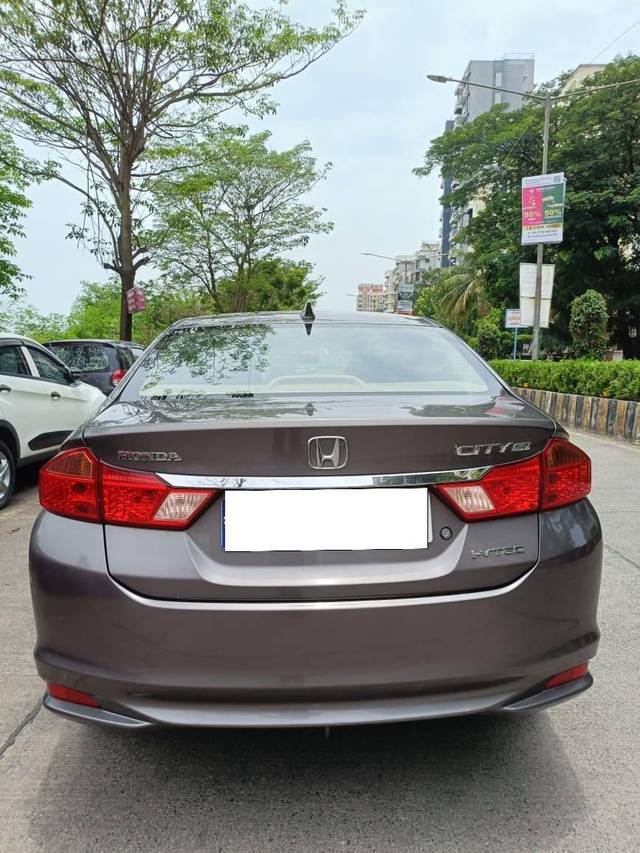 https://images10.gaadi.com/usedcar_image/4636872/original/processed_3c73a035-1273-4f0d-b775-0326a654cbe8.jpg?imwidth=6402