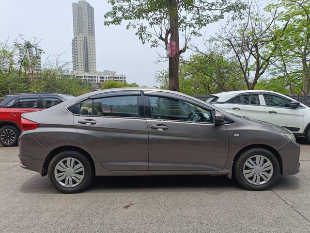 https://images10.gaadi.com/usedcar_image/4636872/original/processed_4a62a3a1-59e3-4551-aeef-deda8bc78038.jpg?imwidth=6401