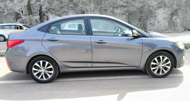 https://images10.gaadi.com/usedcar_image/4636877/original/processed_aacd873f559b7992637e40a0c17e33da.jpg?imwidth=6401