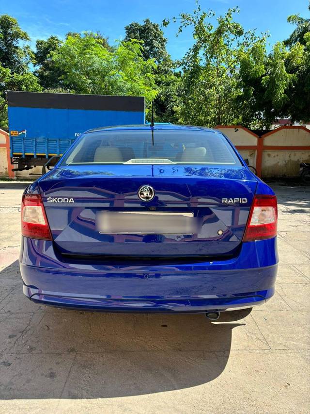 https://images10.gaadi.com/usedcar_image/4636889/original/processed_15ea166c62124b9d97ed68c9f7b00177.jpg?imwidth=6401