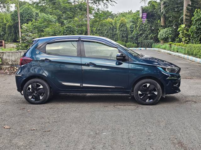https://images10.gaadi.com/usedcar_image/4636974/original/processed_547f6fb4e71d924ebb54d9d06a964fa1.jpg?imwidth=6401