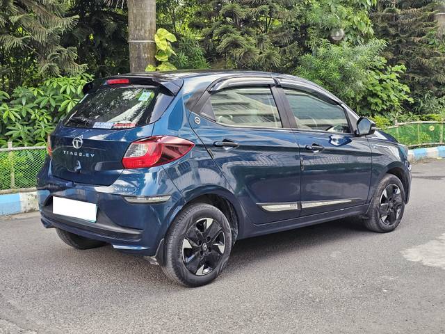 https://images10.gaadi.com/usedcar_image/4636974/original/processed_e260fbc6a48bdd134827c68603381c19.jpg?imwidth=6402
