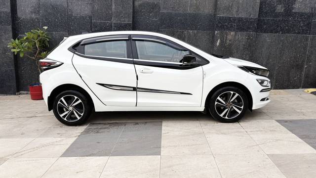 https://images10.gaadi.com/usedcar_image/4636987/original/edf236b3735a526f910ba7fdb6311fa3.jpg?imwidth=6401